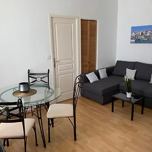  Apartment Centre, Pres Avenue De Verdun, Cosy 2 Pieces , Salon , Separe, Rue Tres Calme A 10 Minutes A Pied De La Grande
